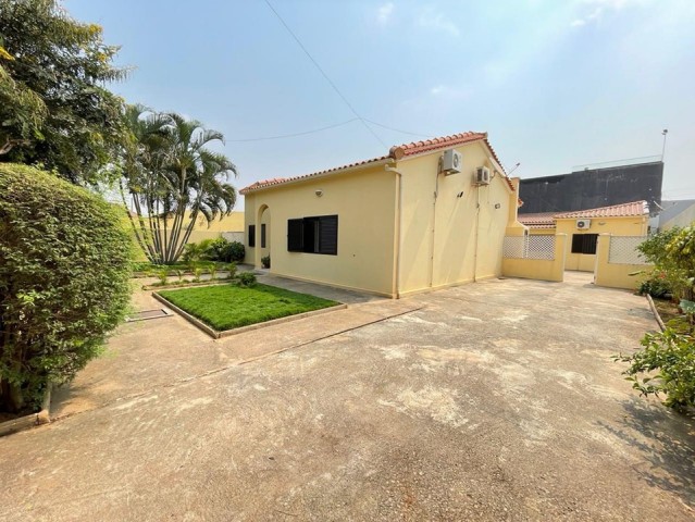 Venda MORADIA T2+2 DE ESQUINA(QUINTAL VASTO) NO PATRIOTA, PRÓXIMO À CLÍNICA HELPED