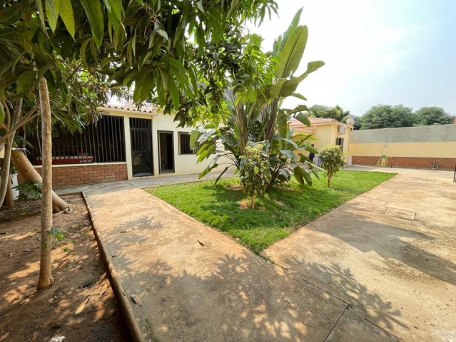 Venda MORADIA T2+2 DE ESQUINA(QUINTAL VASTO) NO PATRIOTA, PRÓXIMO À CLÍNICA HELPED