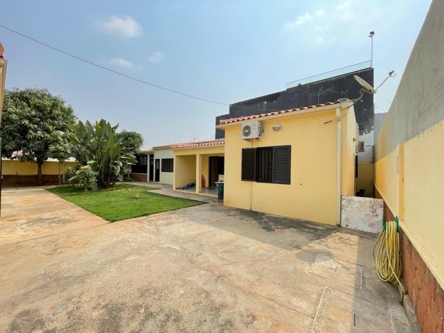 Venda MORADIA T2+2 DE ESQUINA(QUINTAL VASTO) NO PATRIOTA, PRÓXIMO À CLÍNICA HELPED
