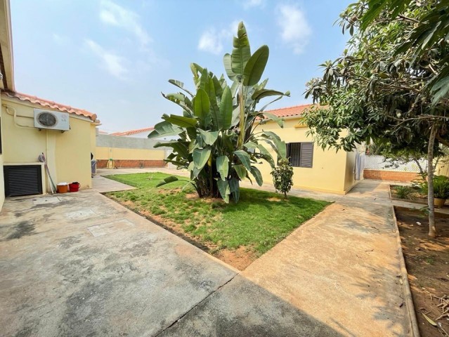 Venda MORADIA T2+2 DE ESQUINA(QUINTAL VASTO) NO PATRIOTA, PRÓXIMO À CLÍNICA HELPED