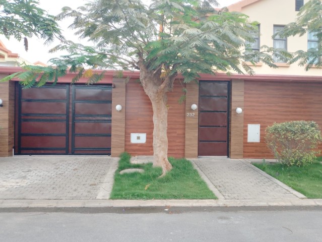 Venda Vivenda V5 dúplex, no condomínio Austin, no Camama