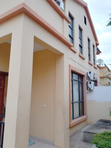 Venda Vivenda V5 dúplex, no condomínio Austin, no Camama