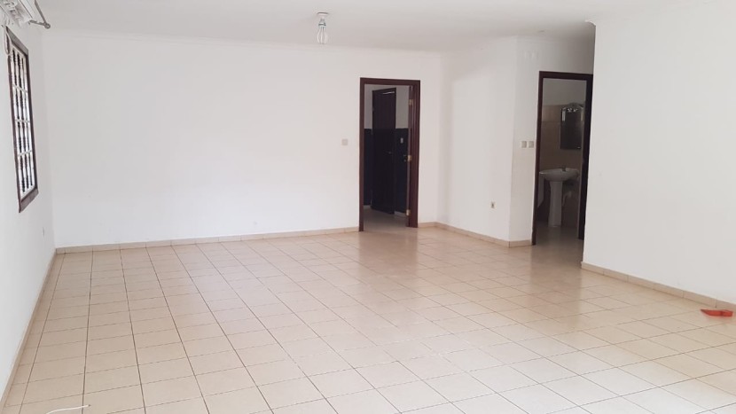 Venda Moradia V4+anexo, no Condomínio Oásis do Camama (BCI)