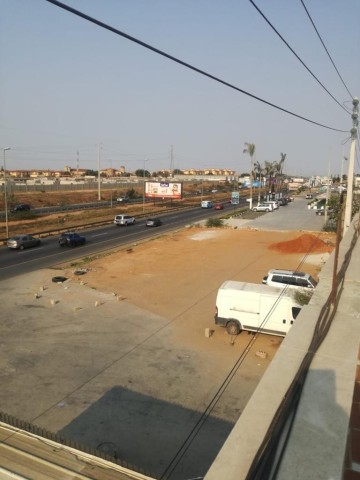 Venda Terreno com 10 Naves, na Via Expressa (sentido Benfica/11 de Novembro)