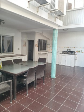 Venda Moradia T4 +Anexo na cidade, Alvalade serviços