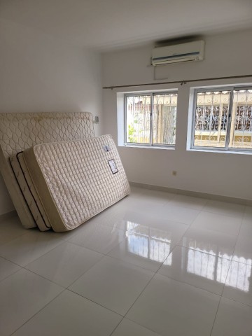 Venda Moradia T4 +Anexo na cidade, Alvalade serviços