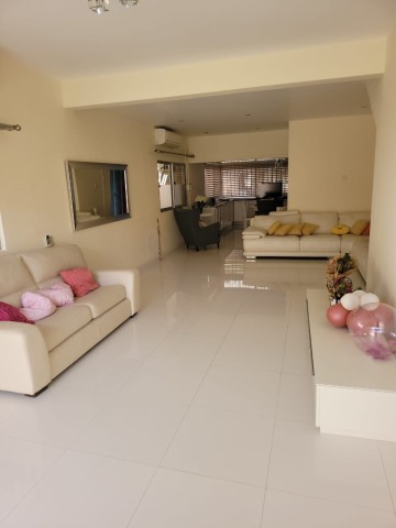 Venda Moradia T4 +Anexo na cidade, Alvalade serviços