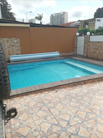 Venda Moradia T4 +Anexo na cidade, Alvalade serviços