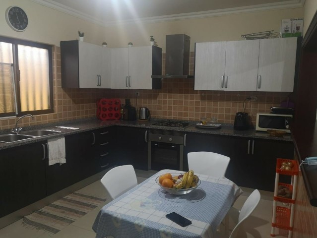 Venda Moradia T3 com anexo e mobília, em Viana, bairro Kapalanca,