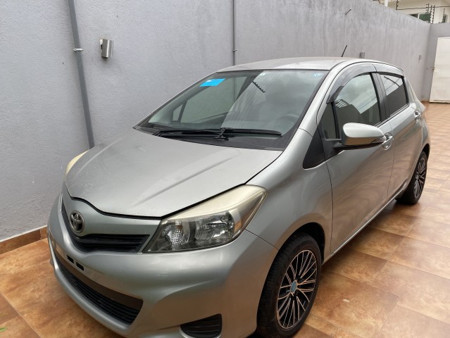 Venda Toyota Yaris Recém chegado impecável