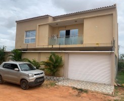 A venda Vivenda V5 no zango zona nobre