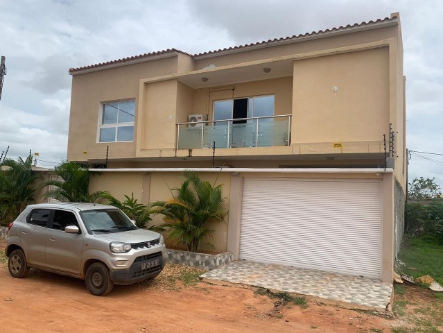 Venda Vivenda V5 no zango zona nobre