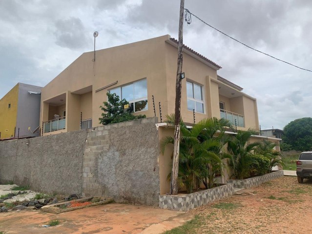 Venda Vivenda V5 no zango zona nobre