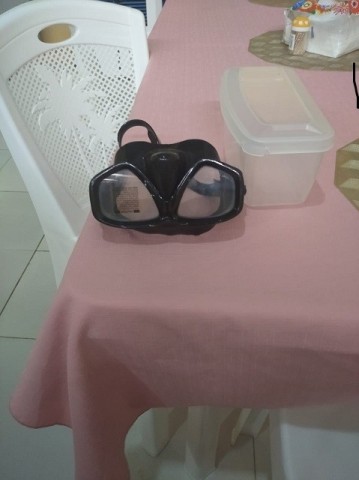 Venda Fatos e oculos de mergulho