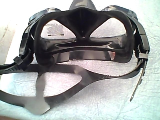 Venda Fatos e oculos de mergulho