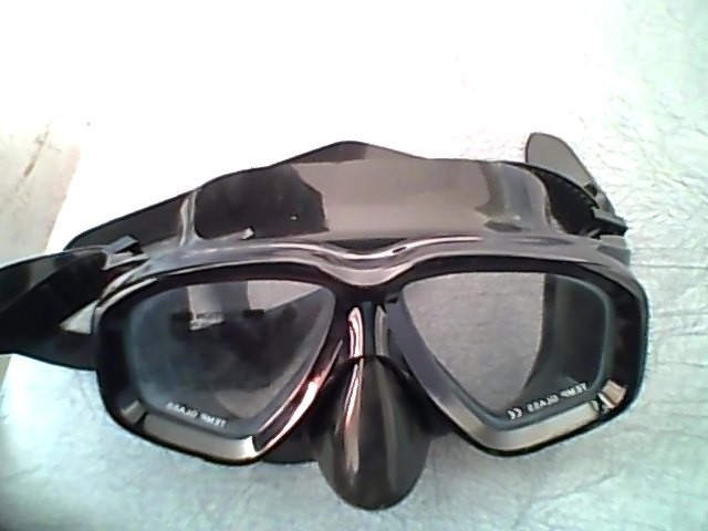 Venda Fatos e oculos de mergulho