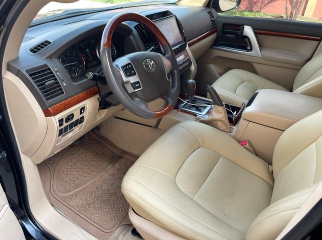 Venda Toyota Landcruiser V8