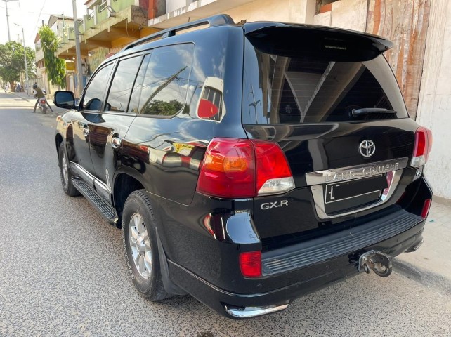 Venda Toyota Landcruiser V8