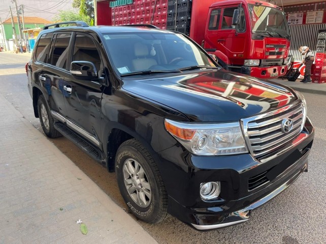 Venda Toyota Landcruiser V8