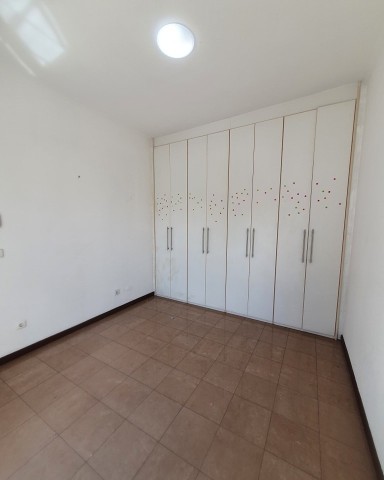 Venda Vivenda V3 com anexo e piscina, no Condomínio Real Park, Talatona. (Estrada direita do Futungo)