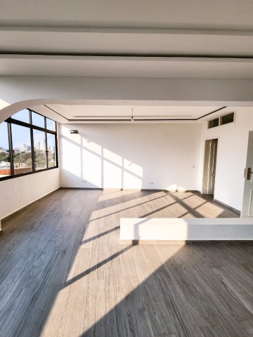 Venda Moradia T7 triplex sita no Alvalade ~ c