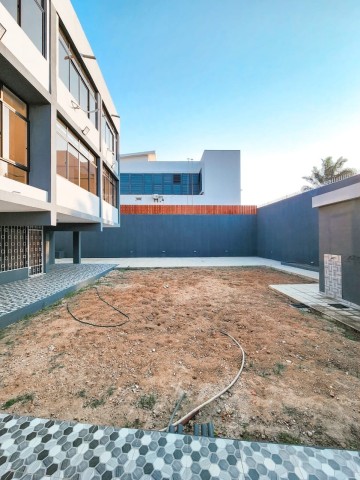 Venda Moradia T7 triplex sita no Alvalade ~ c