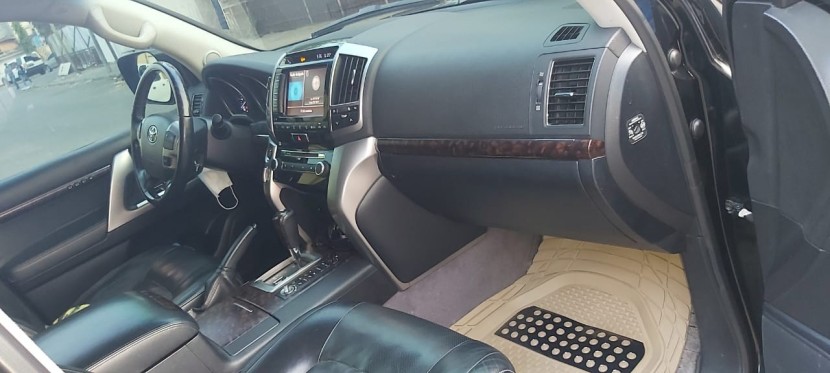 Venda TOYOTA LAND CRUISER V8