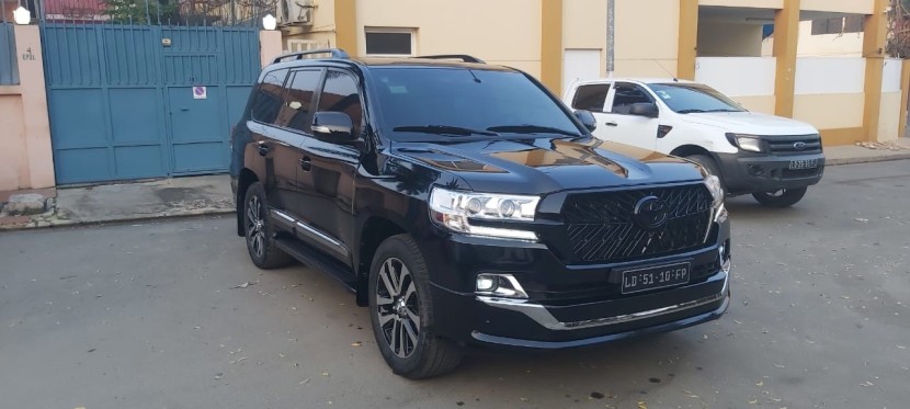 Venda TOYOTA LAND CRUISER V8