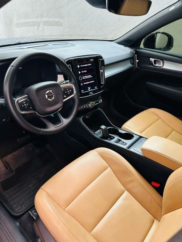 Venda VOLVO XC40 LIMPO