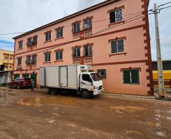 Comprar Armazém de 210,50m², sito no Camama, 50 metros da estrada principal.
