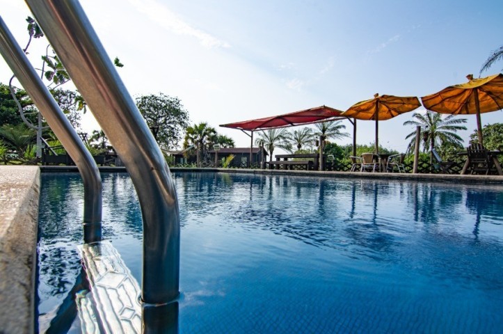 Venda Hotel de 3 hectares beira ao rio Zaire serviços