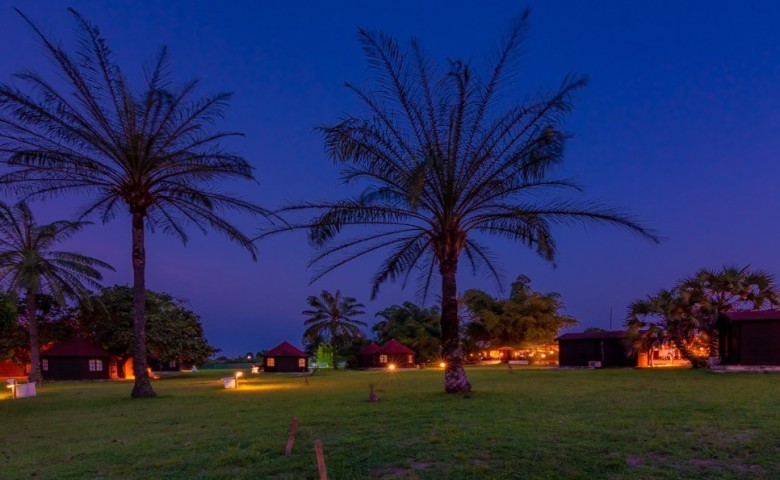 Venda Hotel de 3 hectares beira ao rio Zaire serviços