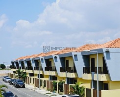 A venda Vivenda V3 dúplex, no Condomínio Nosso Zimbo, Camama, junto ao Condomí...