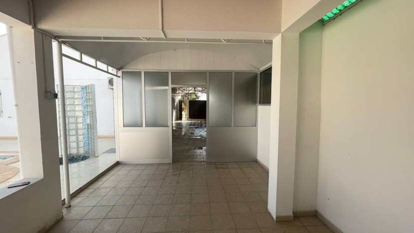 Venda Moradia V4 térrea, com anexo e piscina, no Condomínio Mulemba, Talatona