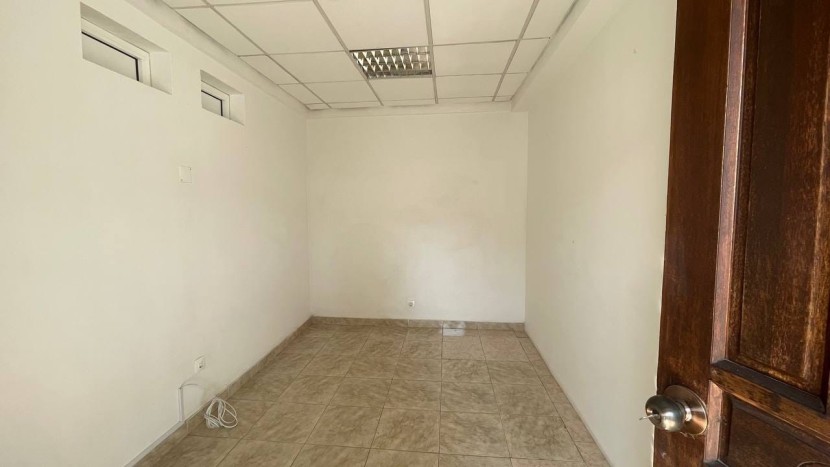 Venda Moradia V4 térrea, com anexo e piscina, no Condomínio Mulemba, Talatona