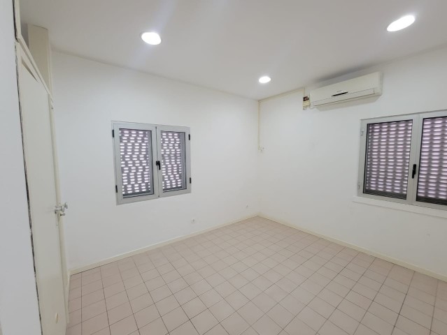 Venda Moradia V4 térrea, com anexo e piscina, no Condomínio Mulemba, Talatona