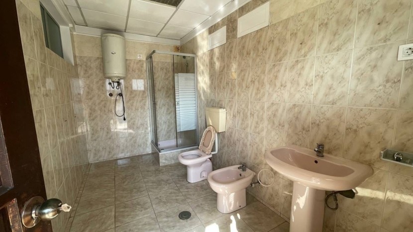 Venda Moradia V4 térrea, com anexo e piscina, no Condomínio Mulemba, Talatona