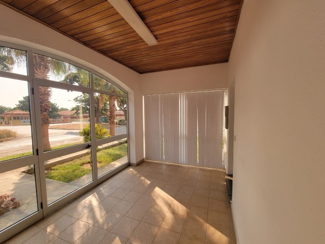 Venda Moradia V4 térrea, com anexo e piscina, no Condomínio Mulemba, Talatona
