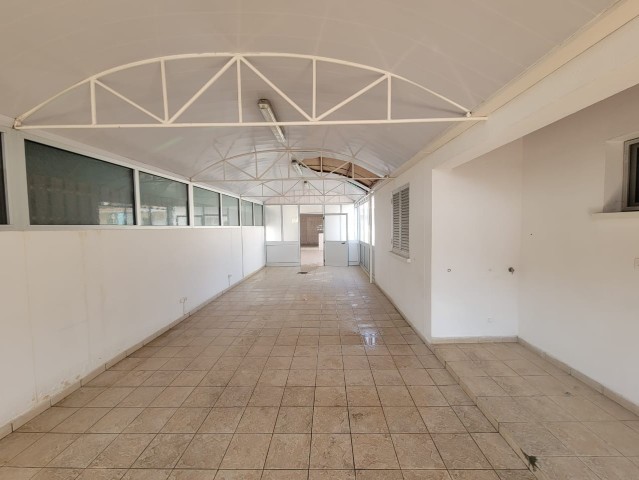 Venda Moradia V4 térrea, com anexo e piscina, no Condomínio Mulemba, Talatona