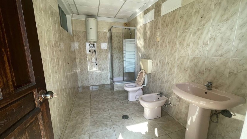 Venda Moradia V4 térrea, com anexo e piscina, no Condomínio Mulemba, Talatona