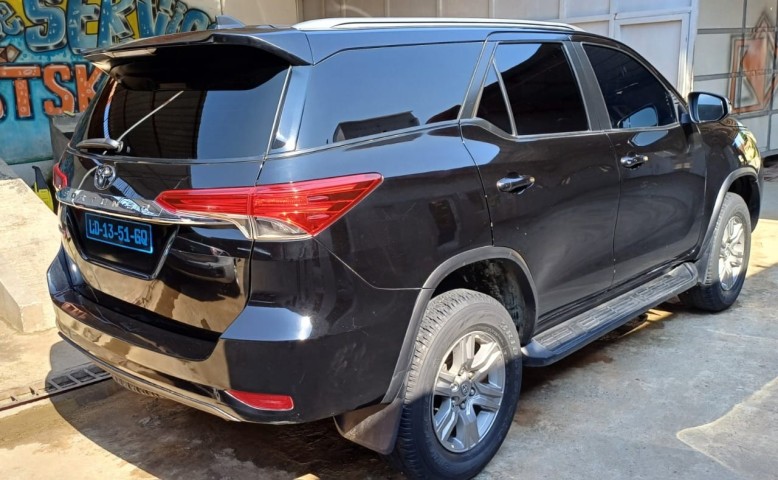 Venda Toyota Furtuner impecável volante à direita
