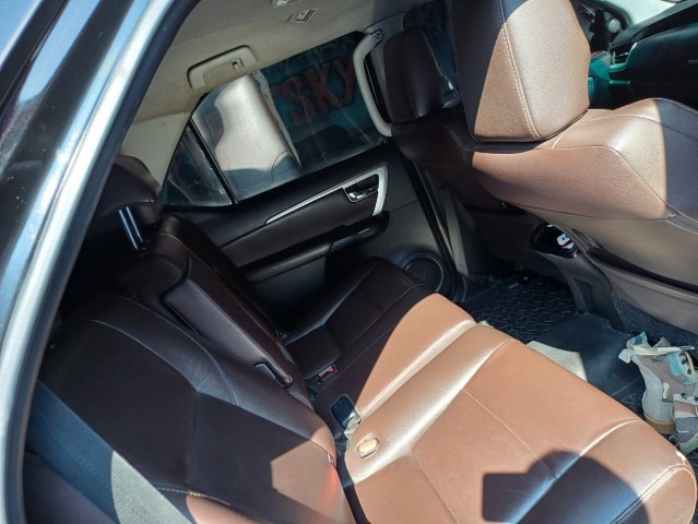 Venda Toyota Furtuner impecável volante à direita