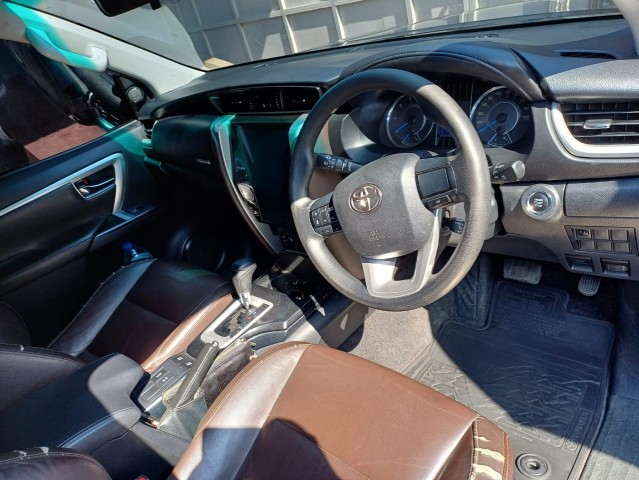 Venda Toyota Furtuner impecável volante à direita