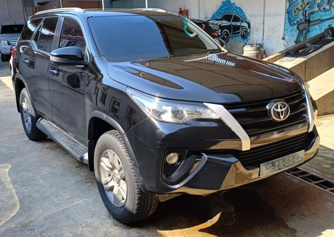 Venda Toyota Furtuner impecável volante à direita
