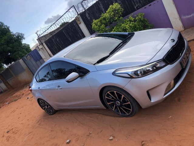 Venda Kia K3 impecável semi novo