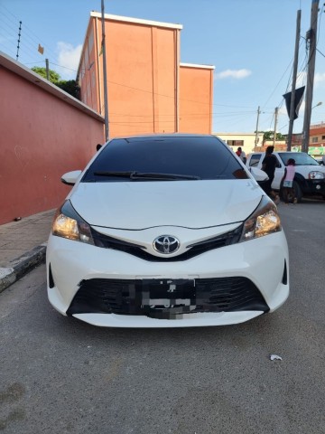 Venda TOYOTA YARES LIMPO