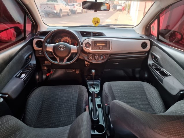 Venda TOYOTA YARES LIMPO