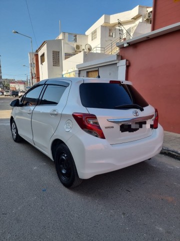 Venda TOYOTA YARES LIMPO