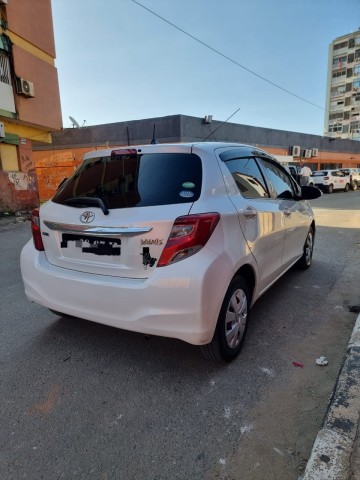 Venda TOYOTA YARES LIMPO