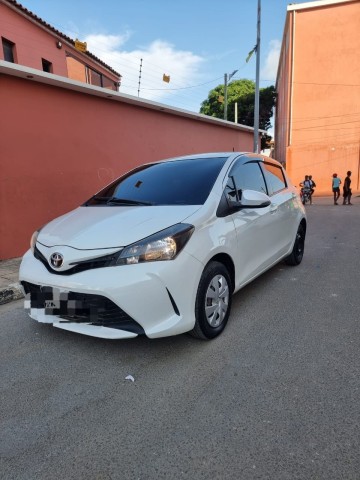 Venda TOYOTA YARES LIMPO